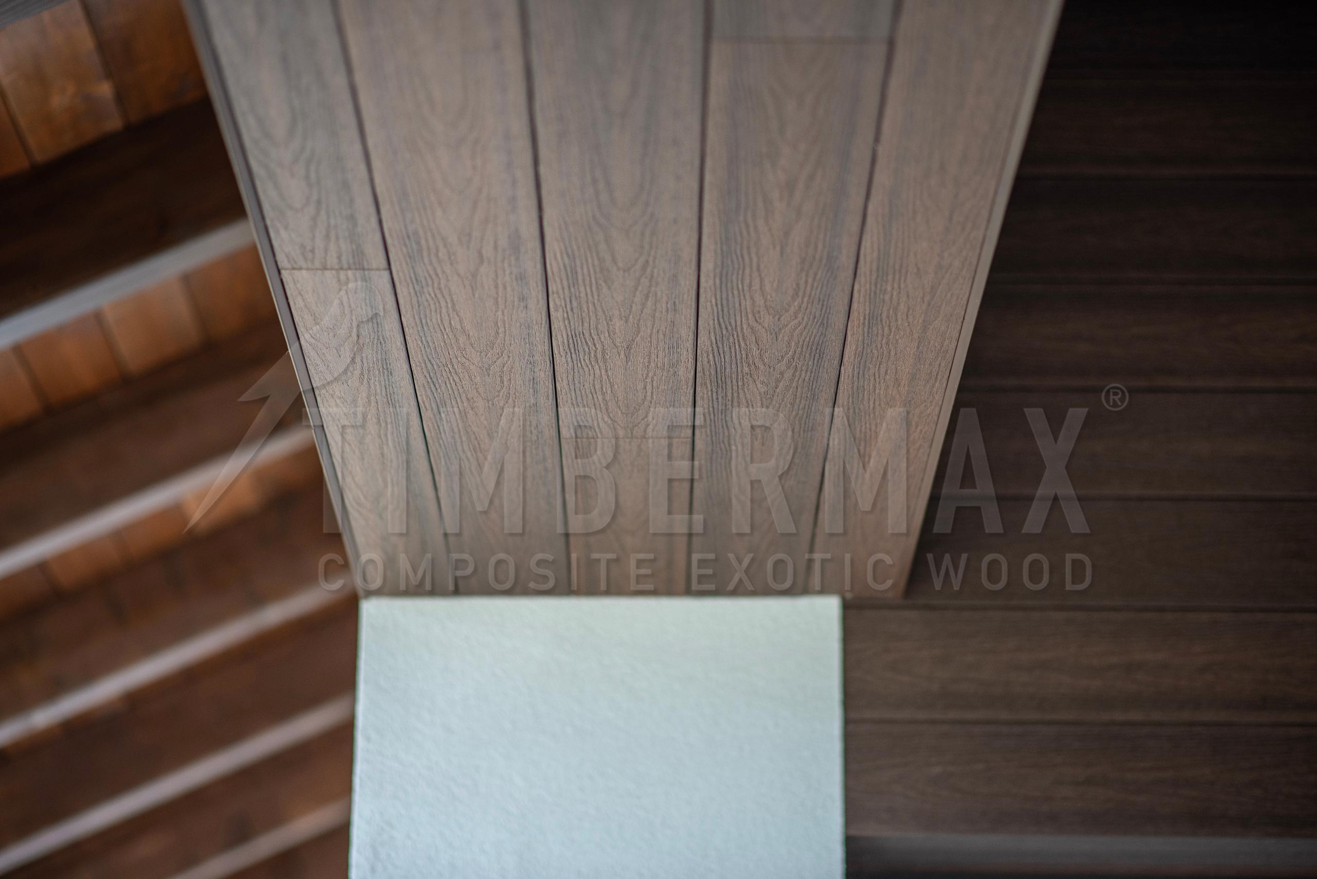 detail předsazené fasády s kompozitním obkladem imitace dřeva TIMBERMAX