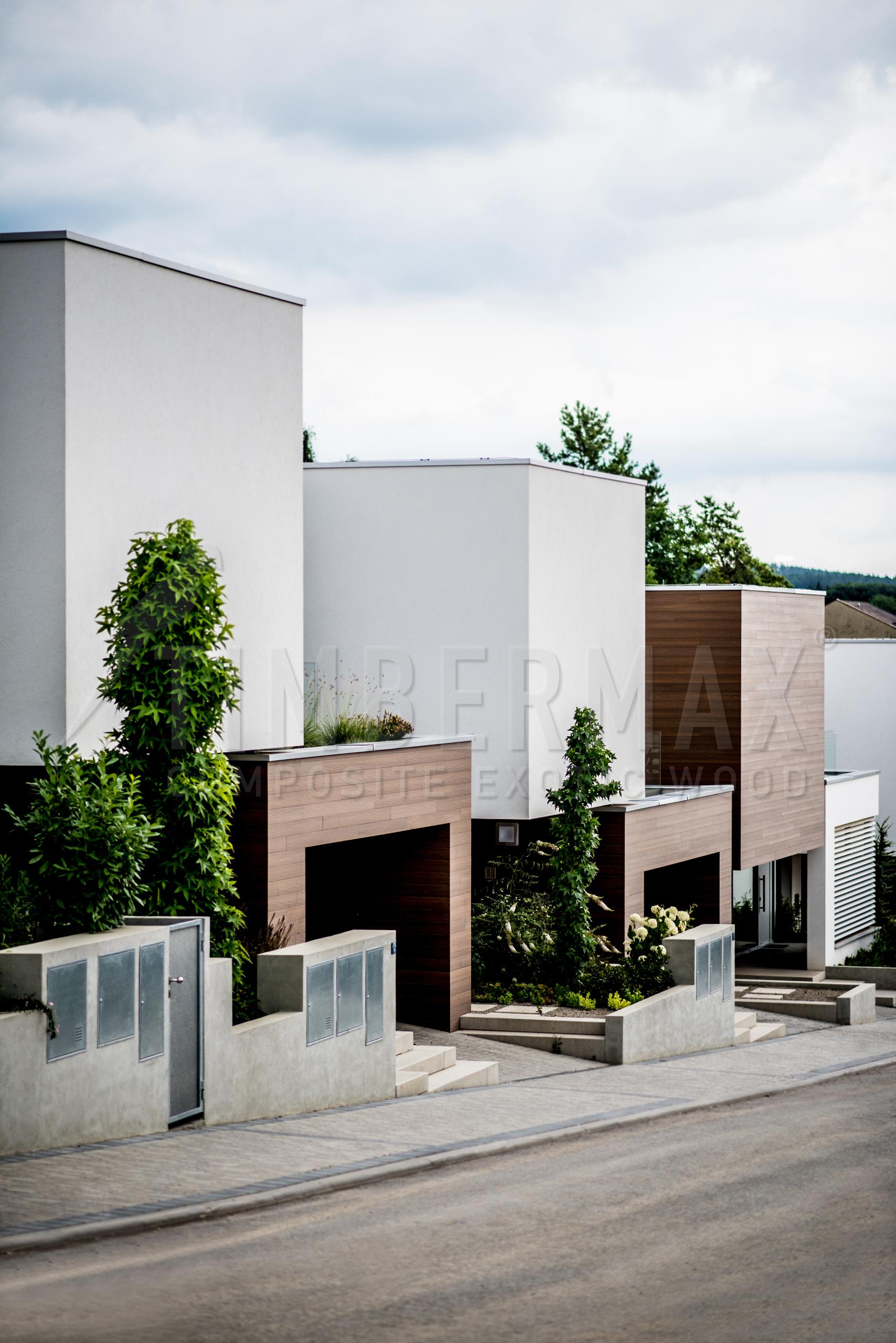moderní rodinné domy s minimalistickou architekturou a dřevodekor fasádou