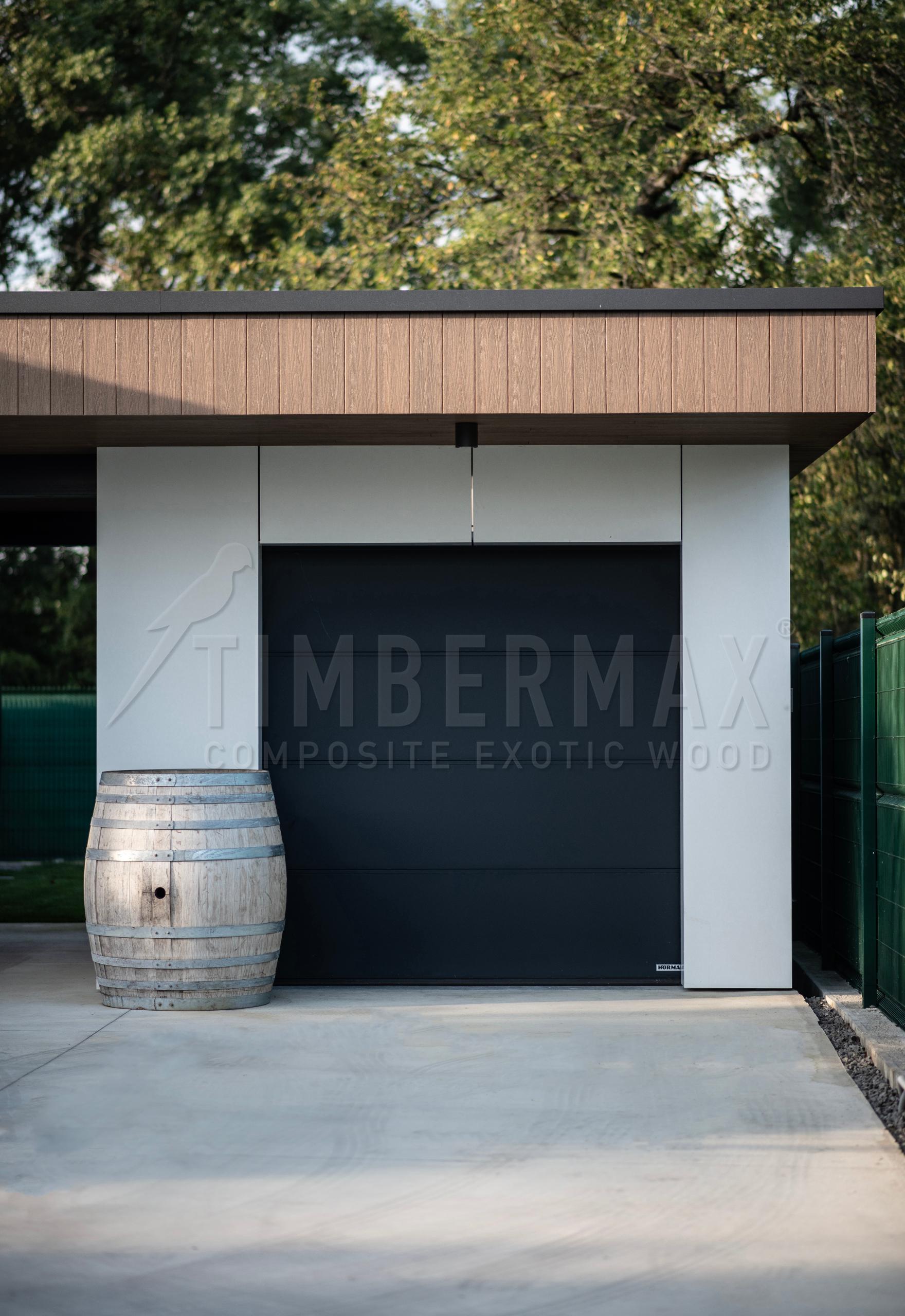 minimalistická garáž rodinného domu s moderní fasádou