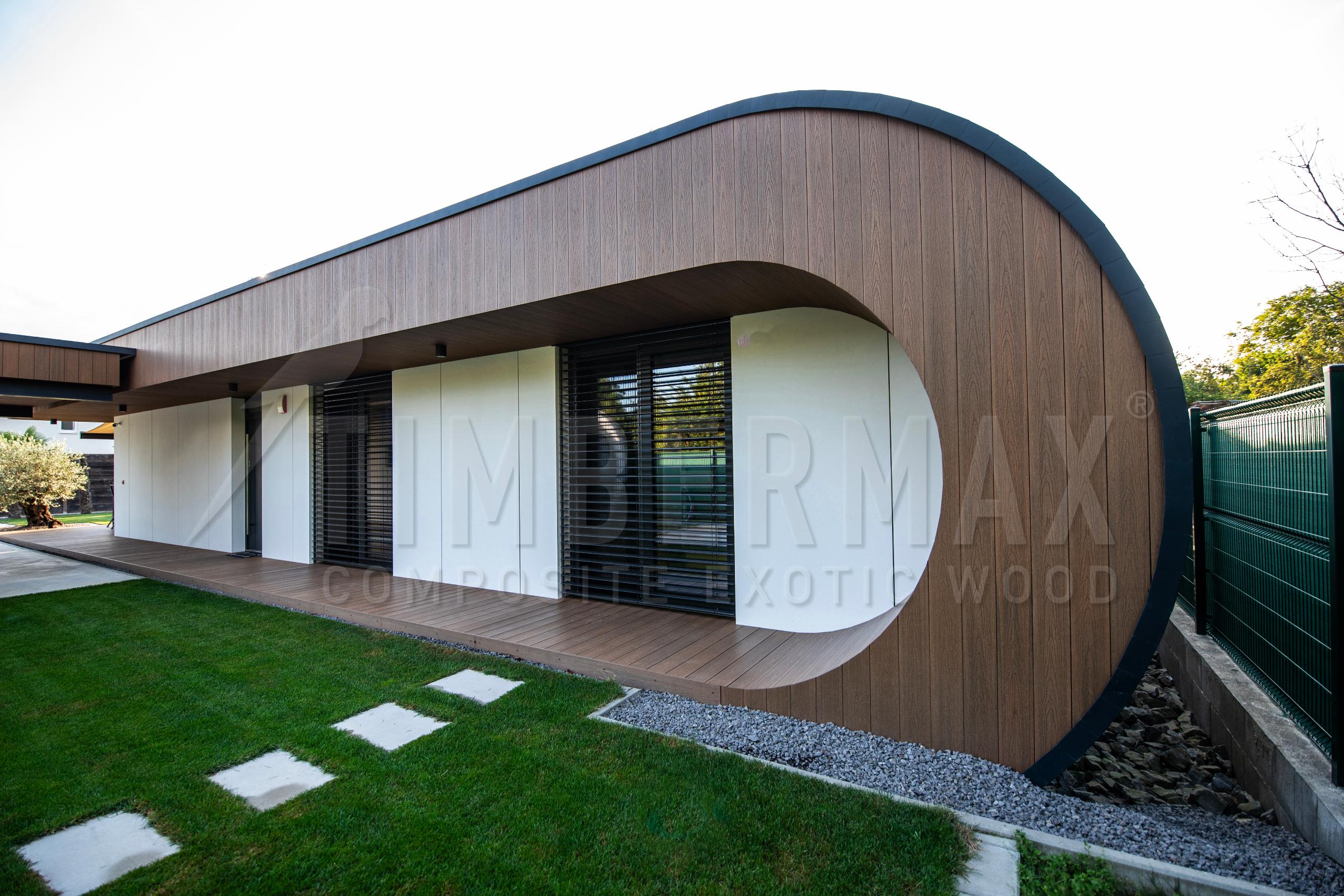detail moderní terasy s dřevoplastovou podlahou