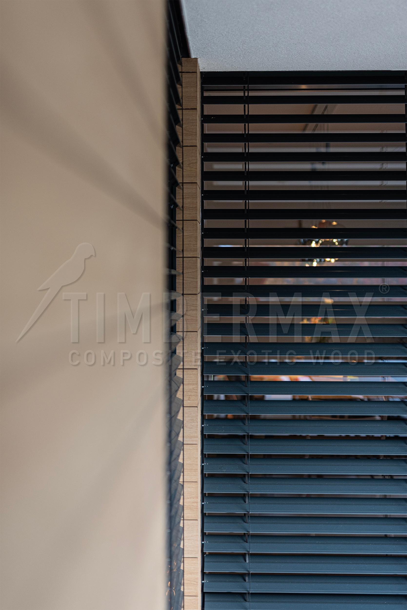 detail moderních slunolamů na fasádě domu