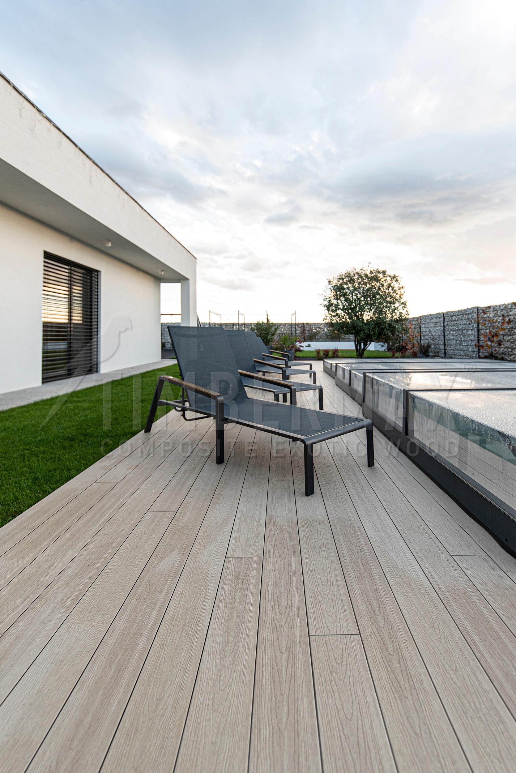Detail povrchu kompozitného profilu T138 v odtieni Accoya