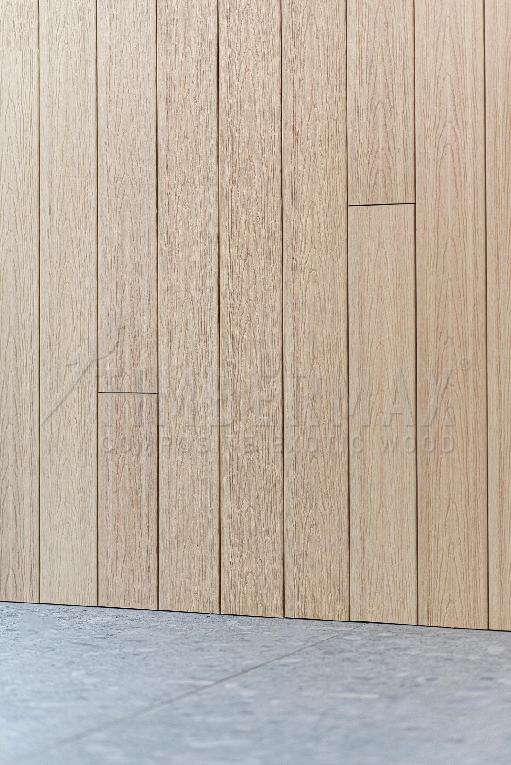 Detail zvislých fasádnych profilov T138 v odtieni Accoya