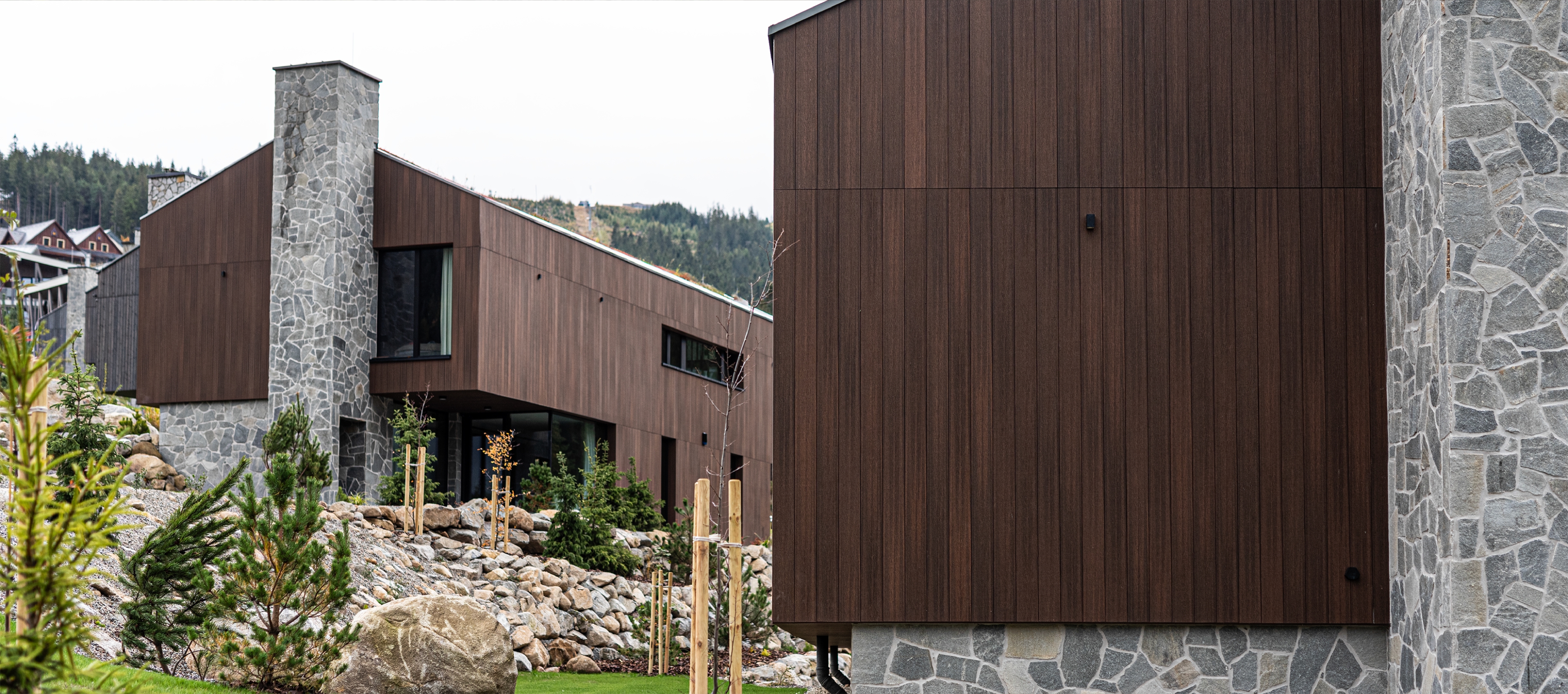 Odvetraná kompozitná fasáda Timbermax – realizácia na mieru
